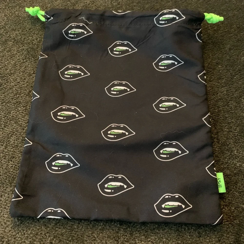Ipsy ‘Fangs Out’ Glam Cosmetic Drawstring Pouch Bag